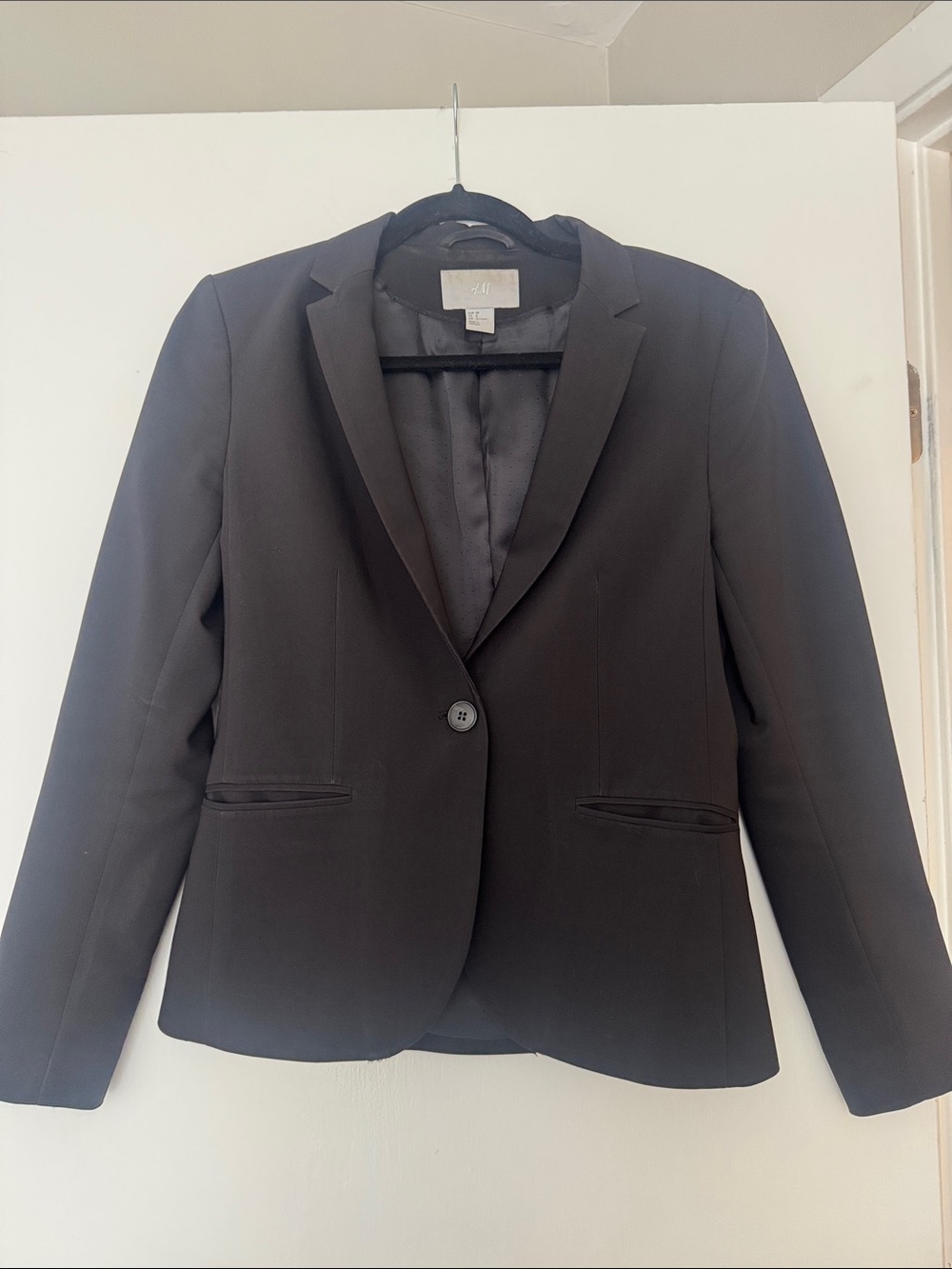 H&M Women’s Black Single-Button Notch Lapel Blazer